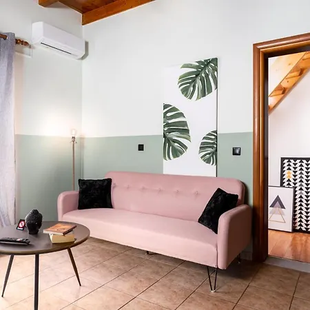 Eagle's Nest Apartment Aigio
